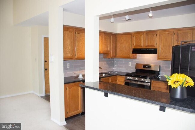 Building Photo - 202 Salem Ct