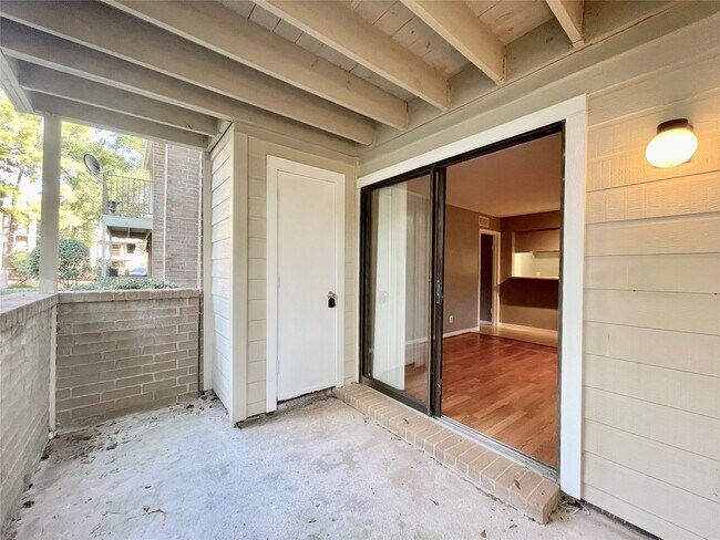 Building Photo - 3500 Tangle Brush Dr