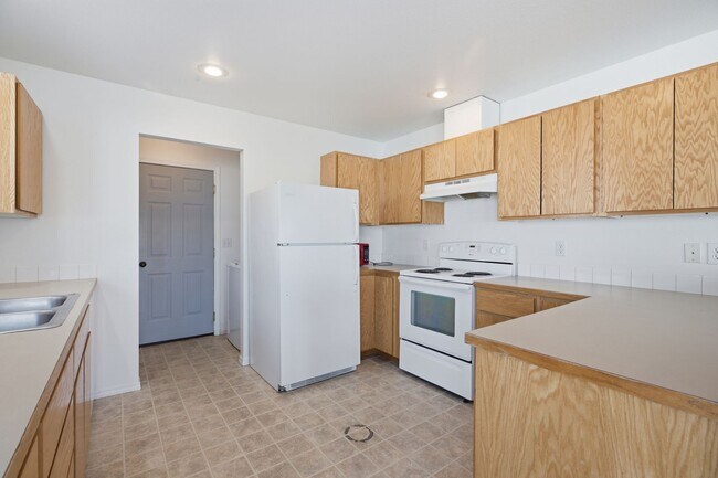 Building Photo - 857 N Garfield St