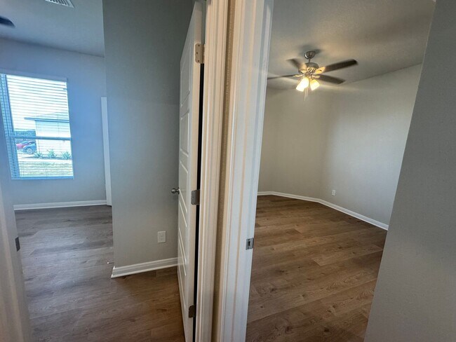 Building Photo - Stunning 3x2 Luxury Duplex in Buda, TX!