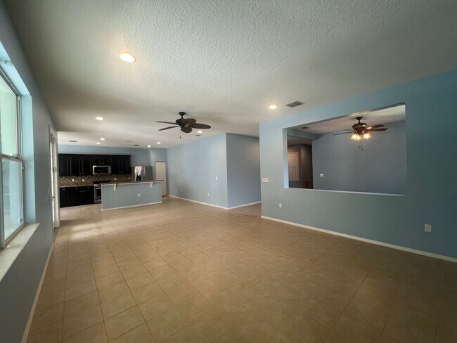Building Photo - Beautiful 3 bedroom 2 bathroom pool home