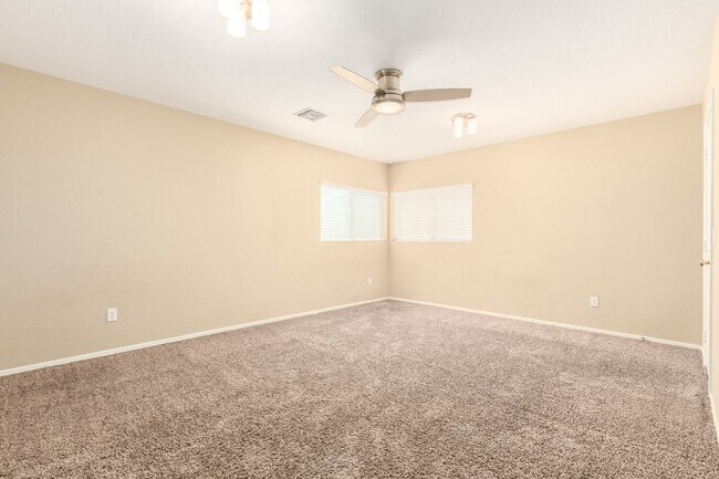 Building Photo - Spacious & Elegant Home with Resort-Style Backyard in Gated Community