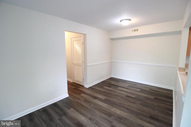 Building Photo - 346A Delancey Pl