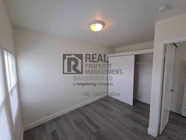 Building Photo - 1518 Palm Dr