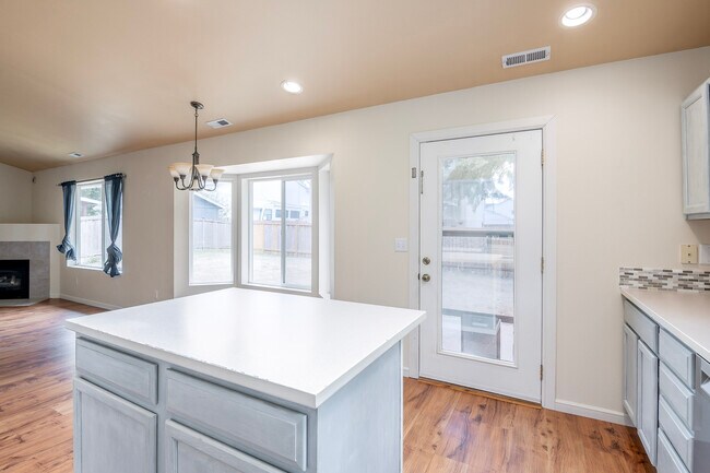 Building Photo - 14950 Prairie Vista Loop SE