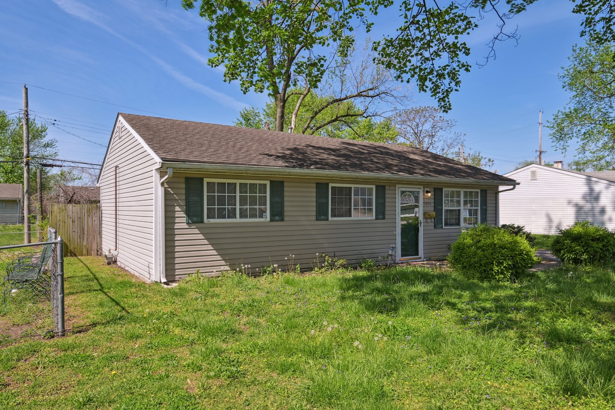 Building Photo - 1604 Parklane Dr