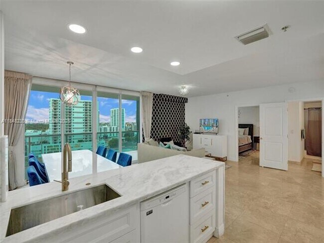 Building Photo - 1250 S Miami Ave
