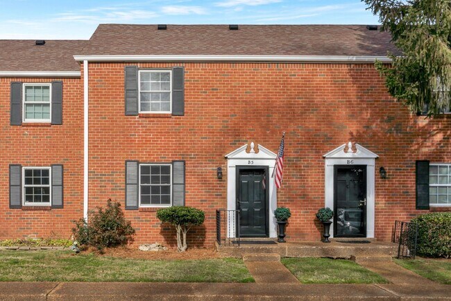Building Photo - Live just minutes from the charm and excit...