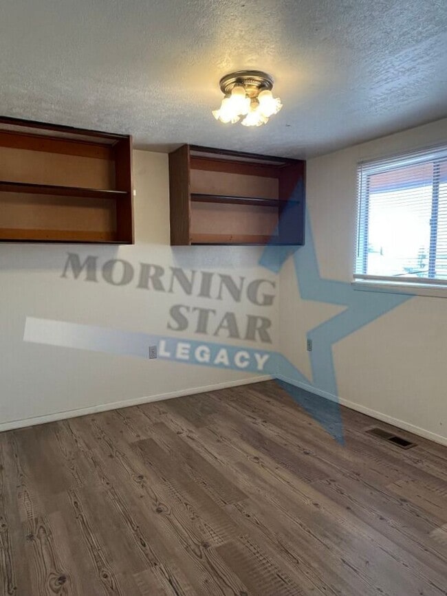 Building Photo - 2 bedroom home in a country type setting