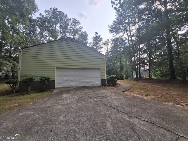 Building Photo - 2243 Sharondale Dr