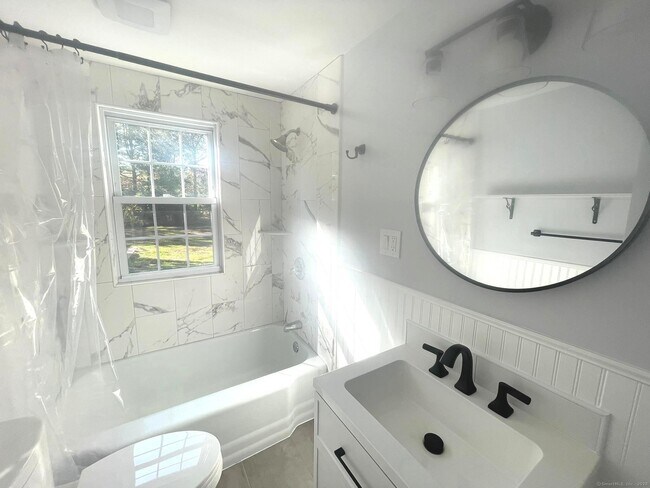 Building Photo - 34 Monroe St