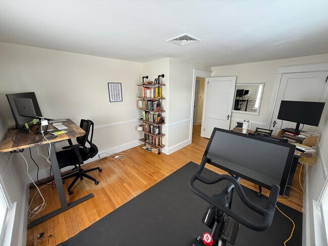 Building Photo - 56 Davis St