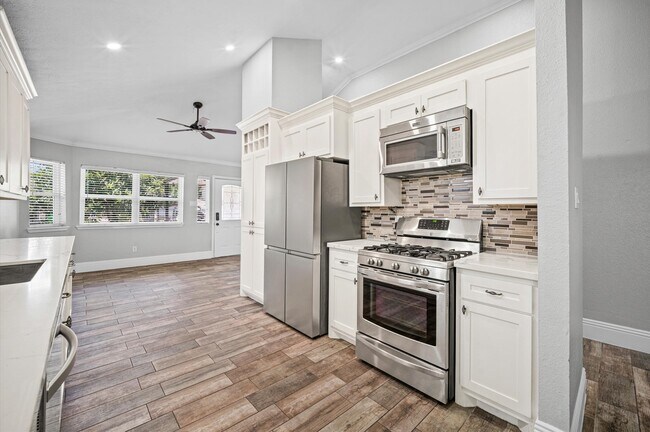 Building Photo - 24211 Landing Way Dr