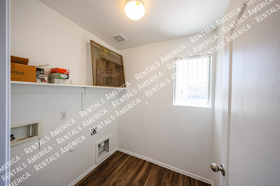 Building Photo - 9410 W Virginia Ave