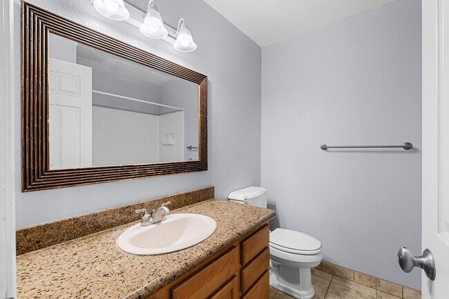 Building Photo - $200 Off First Months Rent! Cozy 3-Bedroom...