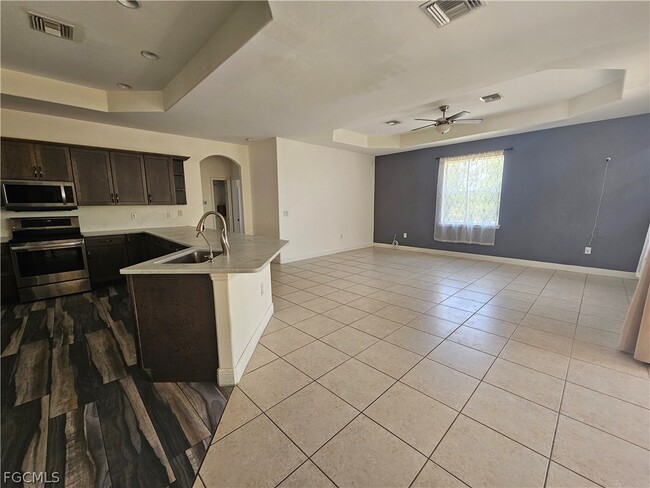 Building Photo - 809 Lincoln Ave