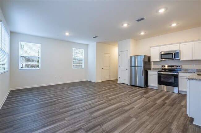 Building Photo - 2010 Ayla Dr