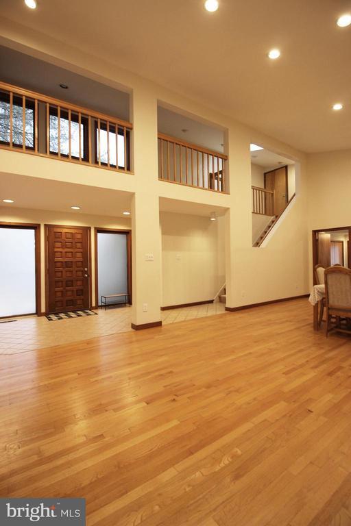 Building Photo - 6872 Melrose Dr