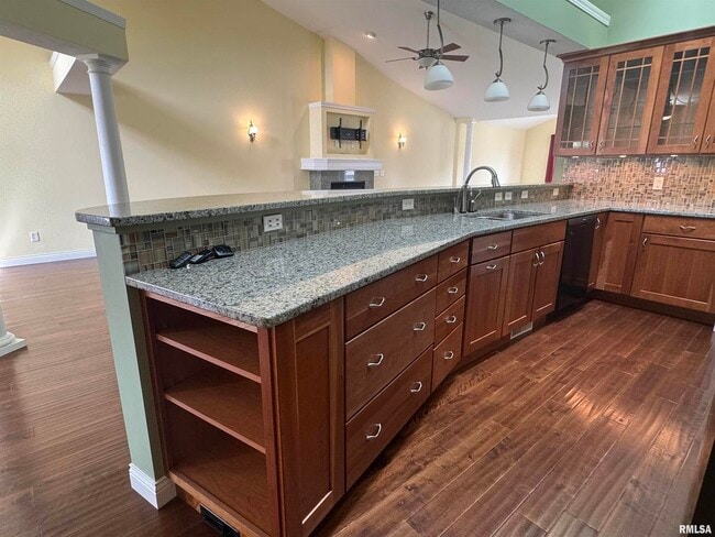 Building Photo - 3011 Belmont Pl