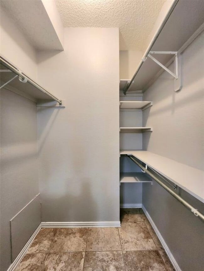 Building Photo - 921 Marine Dr