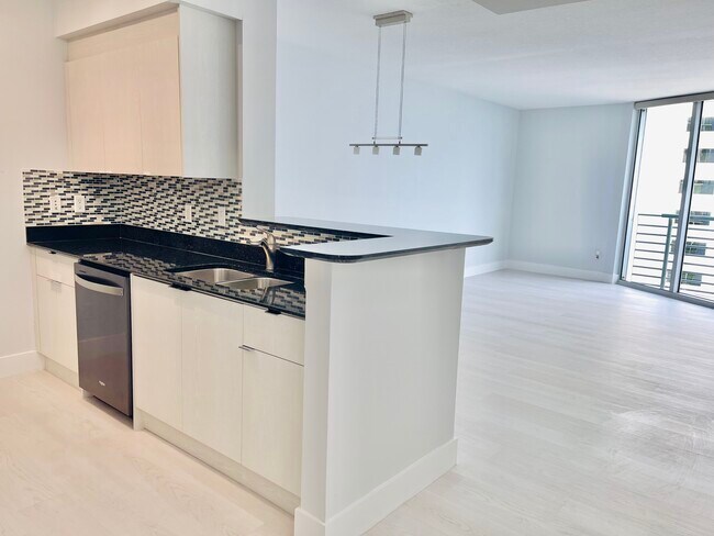 Building Photo - 335 S Biscayne Blvd