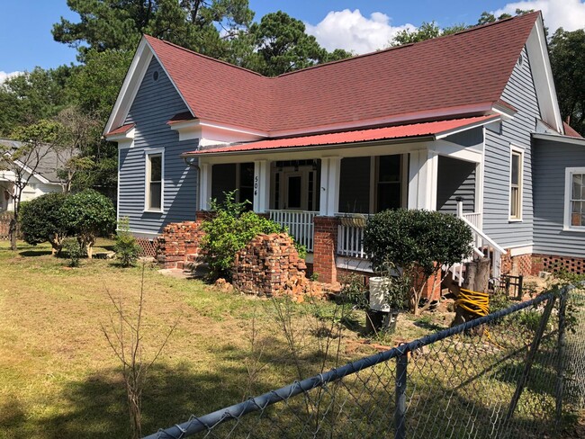 Building Photo - Four Bedroom  Two Bath Home