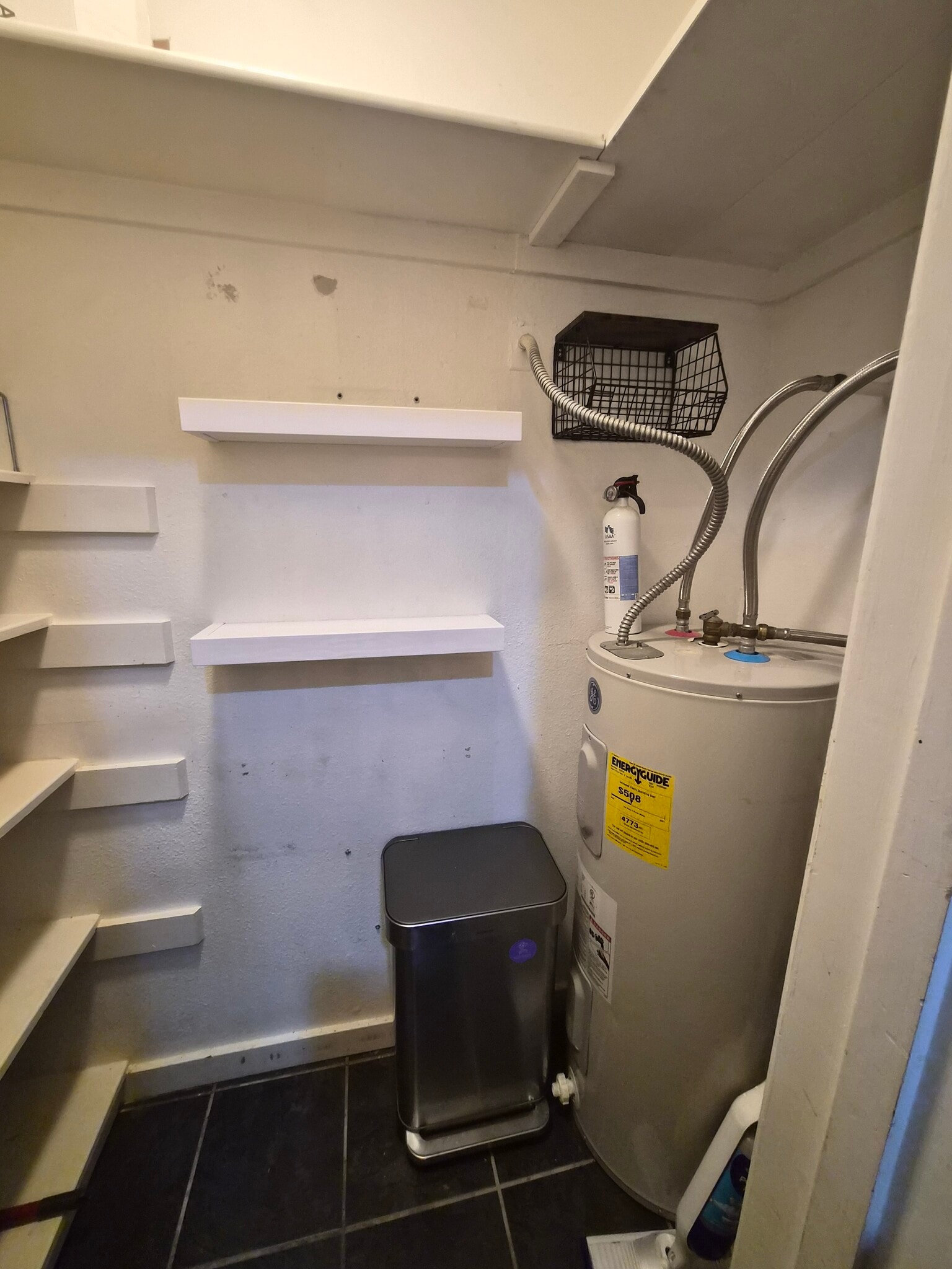 Kitchen pantry - 4040 Avondale Ave