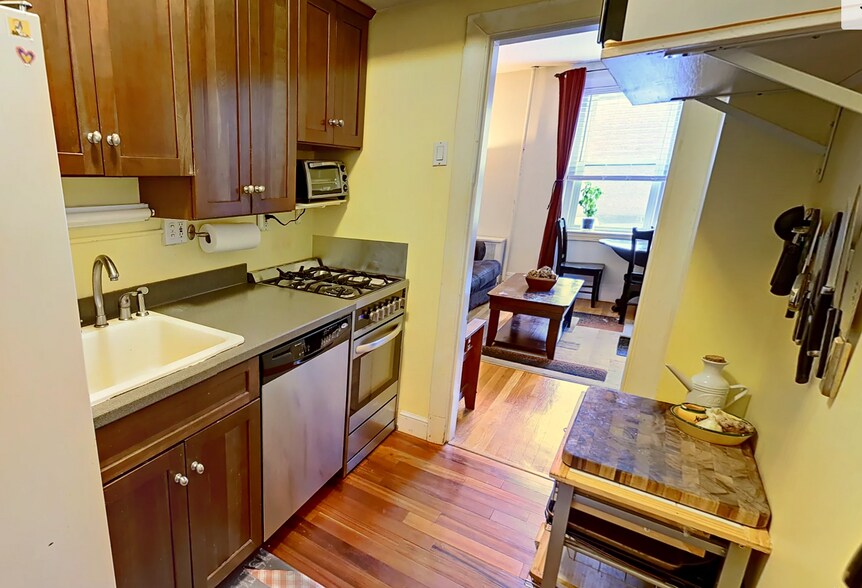 Building Photo - 48 Dwight St