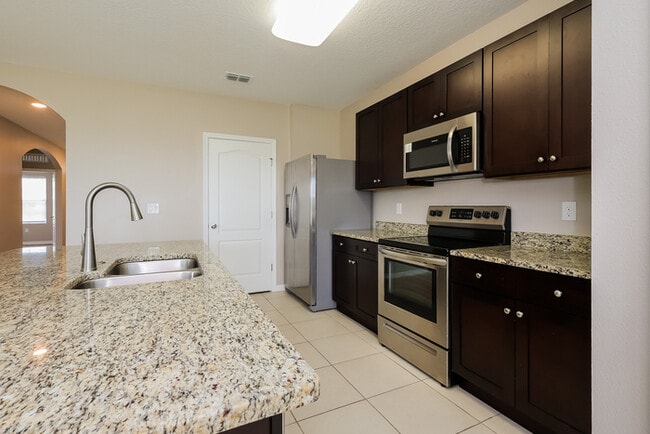 Building Photo - 484 Aberdeen Dr