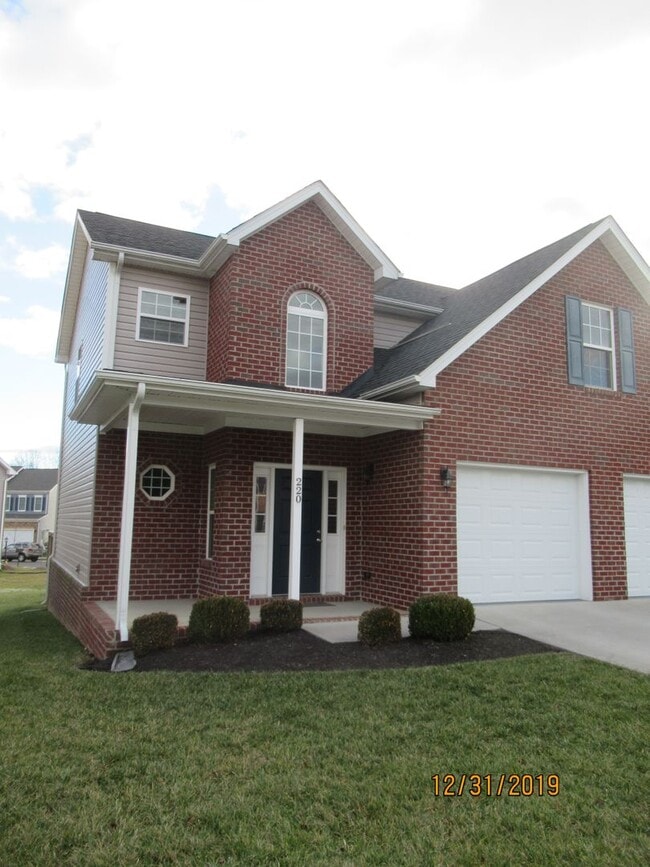 Building Photo - 4 Bedroom 2.5 Bath House with 2 Car Garage