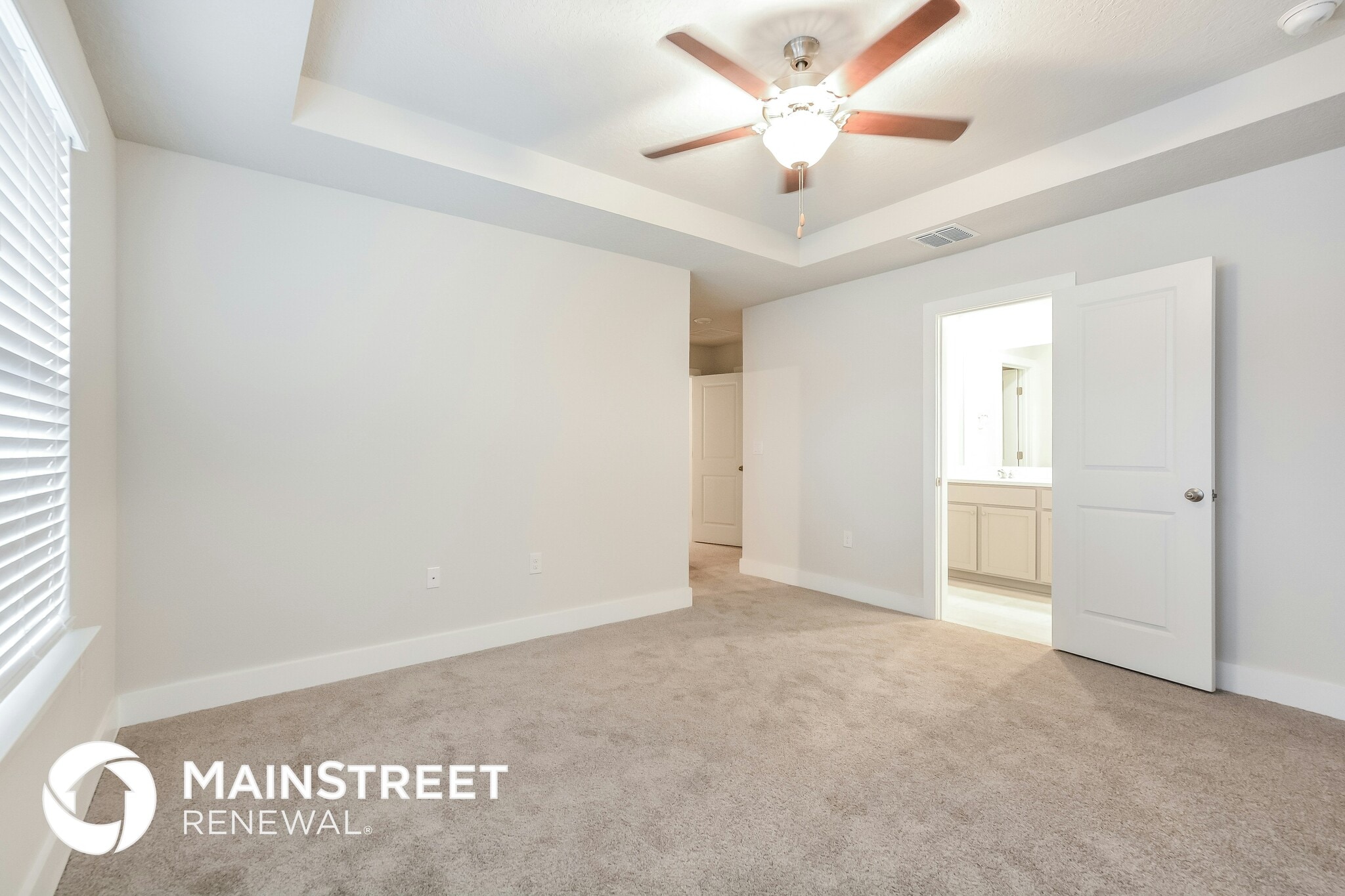 Building Photo - 804 E Voorhis Ave