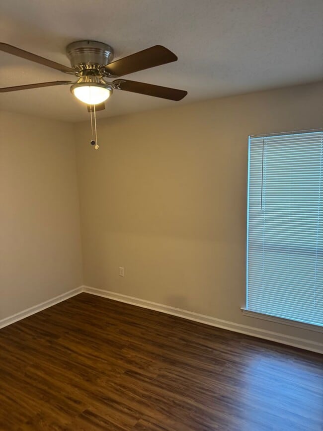 Building Photo - 6298 Raible Dr