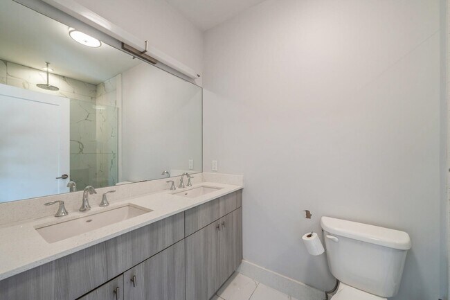 Building Photo - 225 Columbia Ave