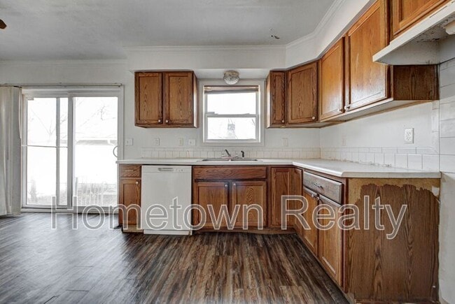 Building Photo - 2701 S Phillips Ave