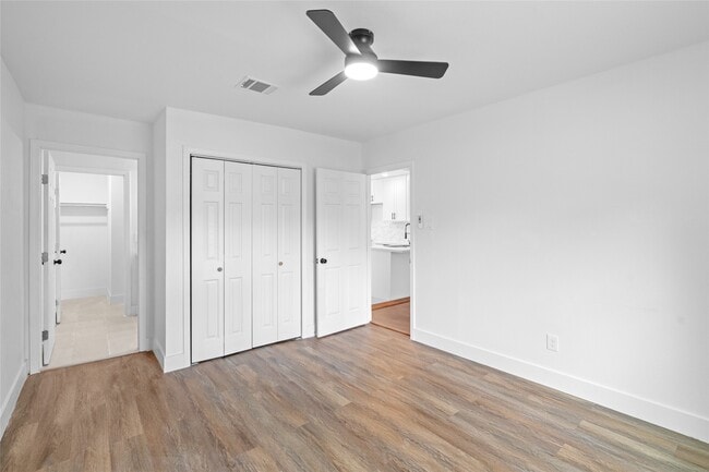 Building Photo - 909 Knight St