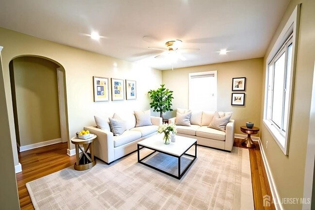 Primary Photo - 341 David St