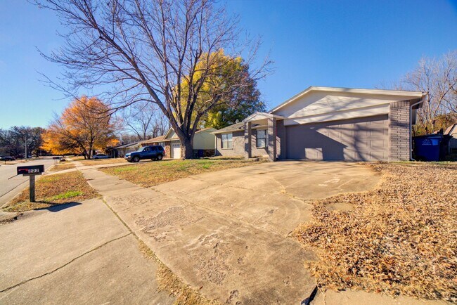 Building Photo - Available Mid January 3 Bedroom East Tulsa...