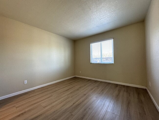 Building Photo - Melrose District 2 Bed Condo - Half Off First and Second Month