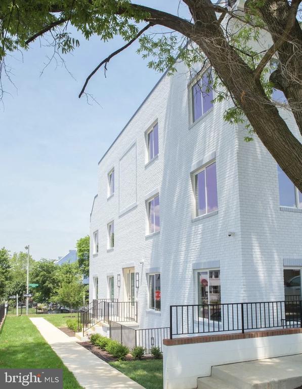 Building Photo - 1701 Trinidad Ave NE