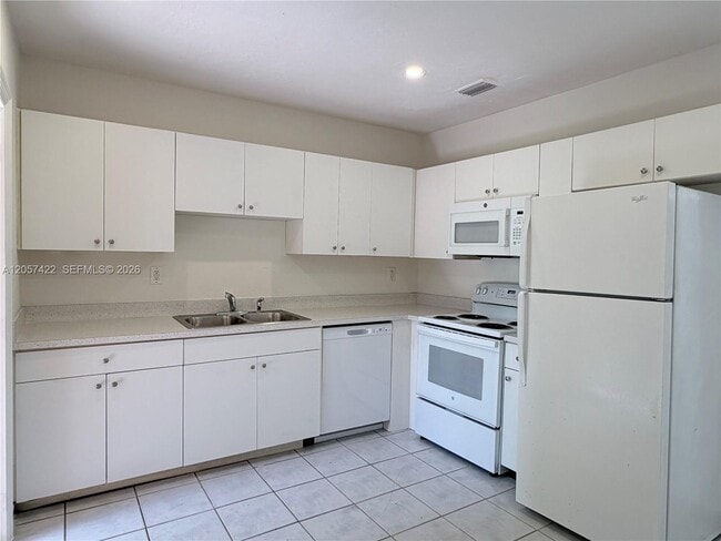 Building Photo - 16921 SW 94th Ave