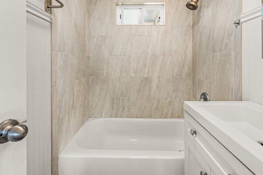 Building Photo - 1070 10th St