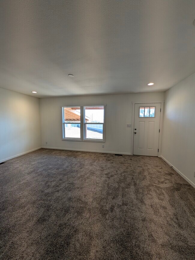 Building Photo - 25874 CA-74