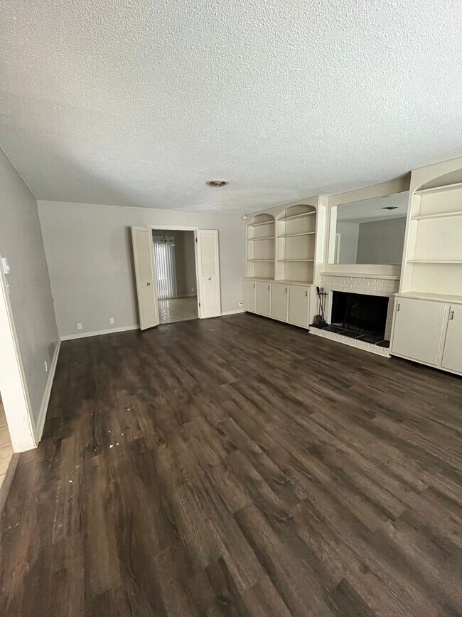 Building Photo - 1801-1803 N Forest Ave