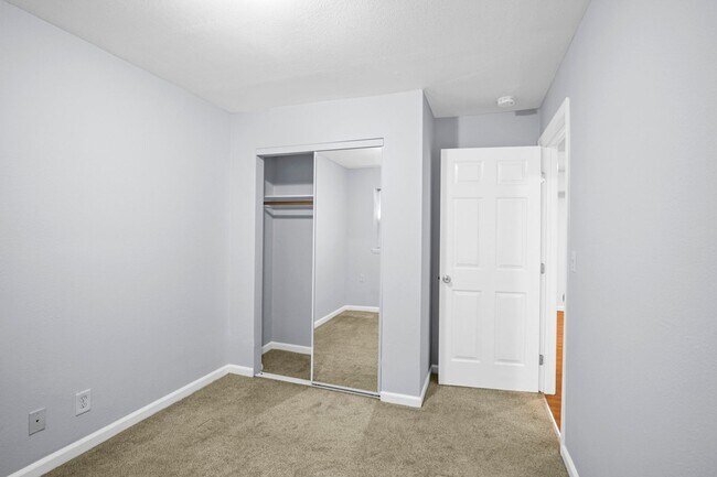 Building Photo - 5200
