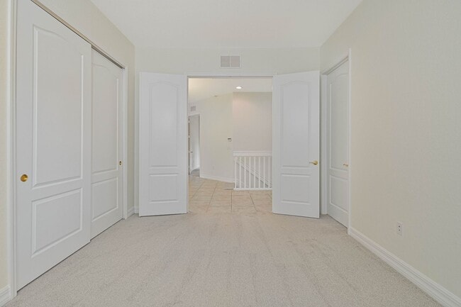 Building Photo - **Coach Home in Jonathans Bay - 3/2 + Den -  Water Views - 2 Car Garage**
