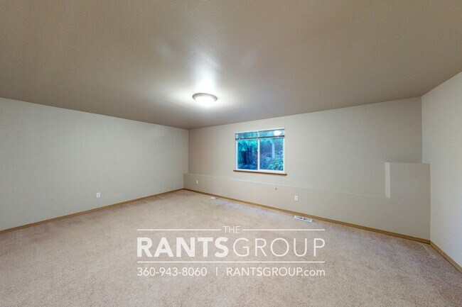 Building Photo - Great Location!  Quiet Neighborhood!
