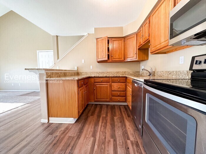 Building Photo - 12043 W Cross Dr