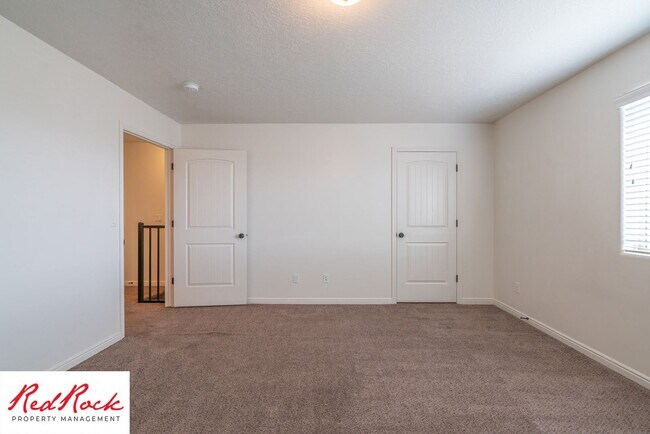 Building Photo - 2801 E 450 N