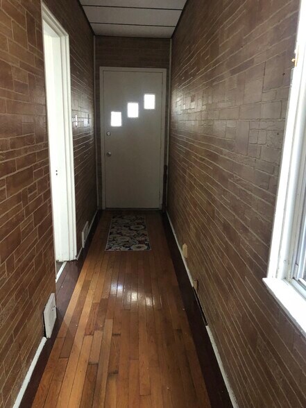 Building Photo - 122 Greydon Ave