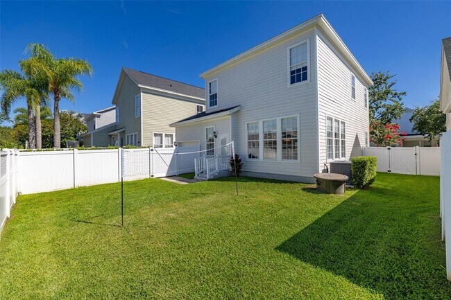Building Photo - 212 Ficus St